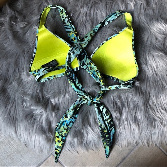 A. Che’s padded multi-wear animal leopard cheetah print bikini top in teal. XS - Picture 3 of 6